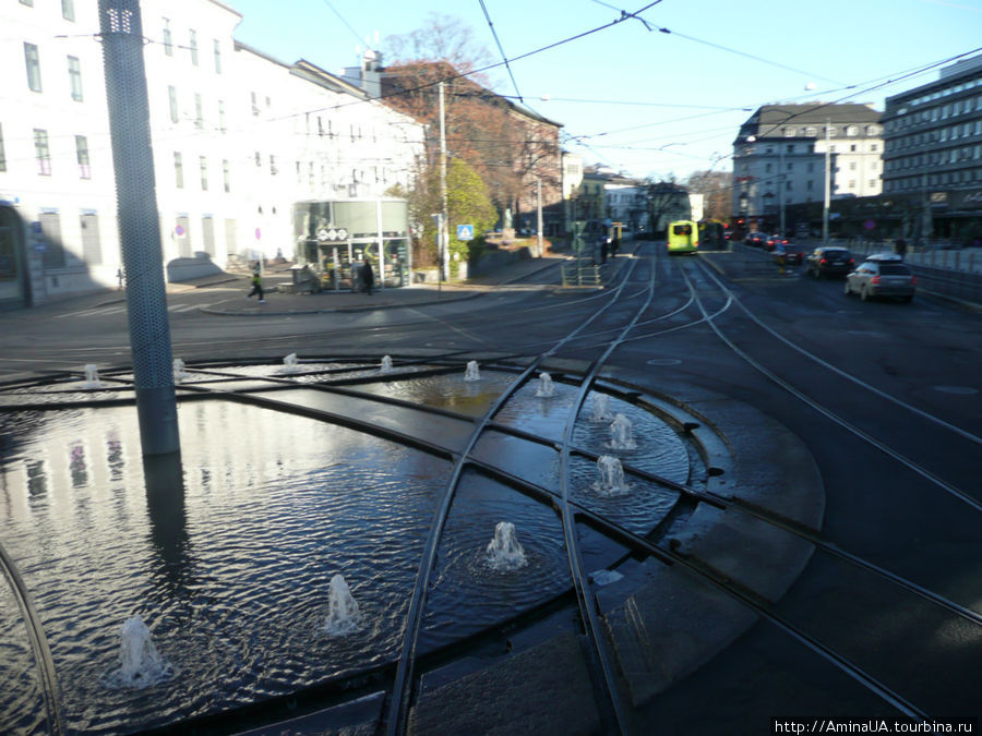 фонтан прямо на трамвайной линии Осло, Норвегия