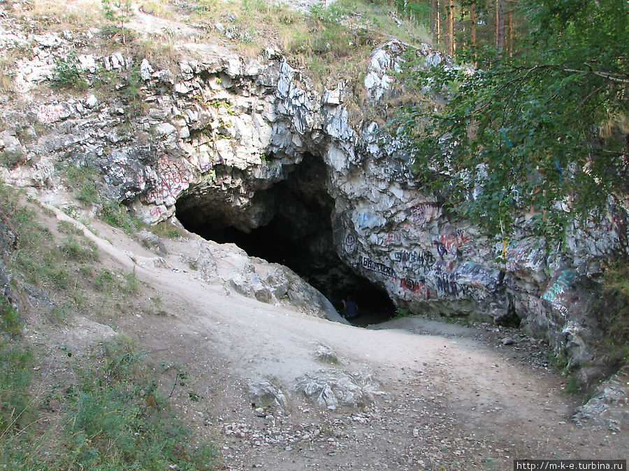 Вход в пещеру Кыштым, Россия