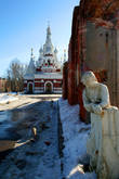 Скорбящая у собора Николая Чудотворца в Павловске
