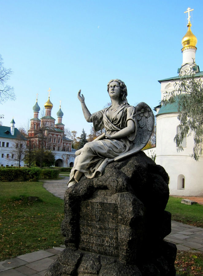 Понравилась надпись сбоку на памятнике Увидимся там. Москва, Россия