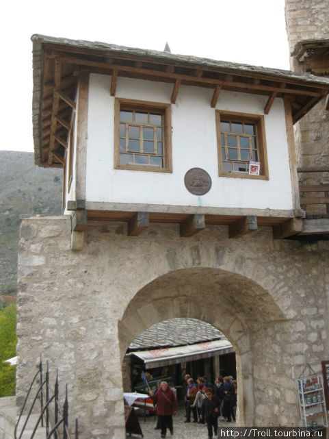 Ворота с этакой горницей на них Мостар, Босния и Герцеговина