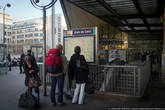 Прямо рядом с вокзалом — вход в метро и пересадка на две линии городской электрички RER. О городском транспорте Парижа я еще расскажу. Но это уже совсем другая история :)