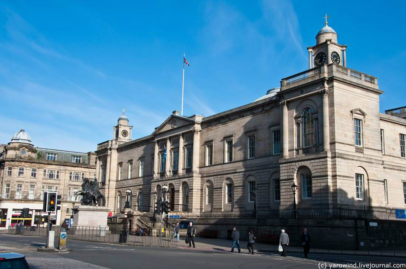 Поев, двинулись дальше. Здание Национального архива Шотландии, 1788г постройки. Эдинбург, Великобритания
