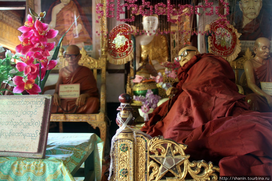 Восковая статуя монаха Монива, Мьянма