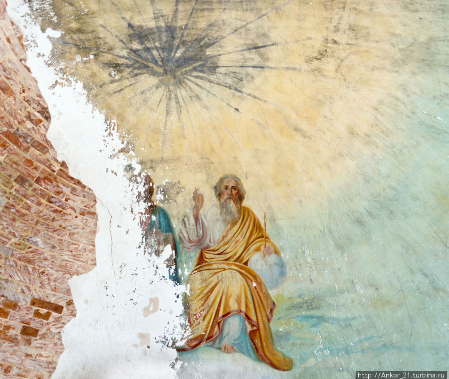 Исчезающие фрески Крестовоздвиженского храма Кировская область, Россия