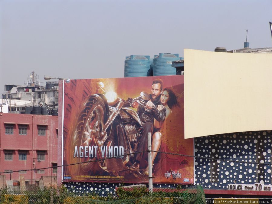 Реклама нового фильма Саиф Али Хана Агент Винод Дели, Индия