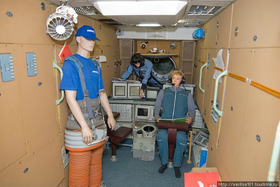 Внутри модели станции МИР (кто-нибудь все еще хочет стать космонавтом?) Королёв, Россия