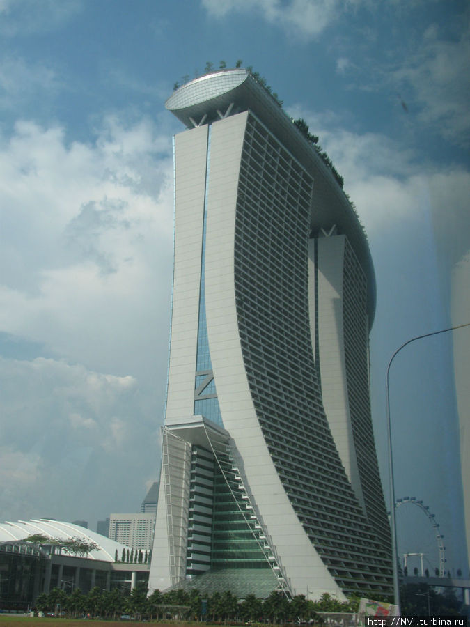 Поражает необычность форм... Сингапур (город-государство)