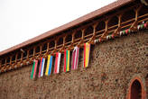 Флаги на стене замка