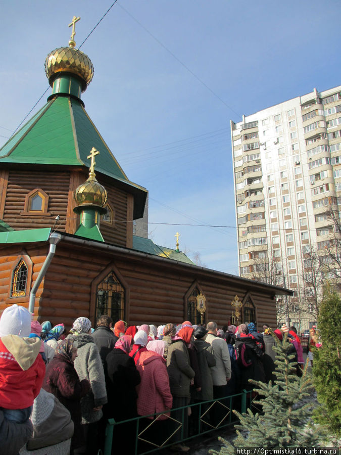 Крестный ход в Церкви Живоначальной Троицы в Чертанове Москва, Россия