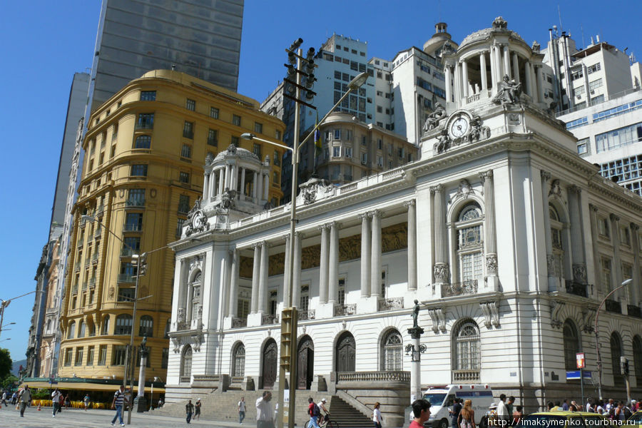 И так, это уже Рио. Câmara Municipal do Rio de Janeiro — мэрия. Рио-де-Жанейро, Бразилия