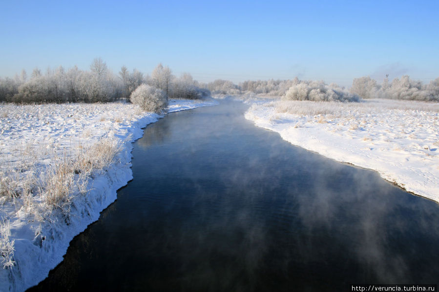 Река Ижора. Неподалеку очистительные сооружения. Вода не замерзает даже в 20 градусный мороз. Гатчина, Россия