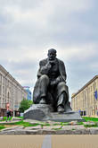 Памятник Якубу Коласу и героям его произведений, на площади Якуба Коласа