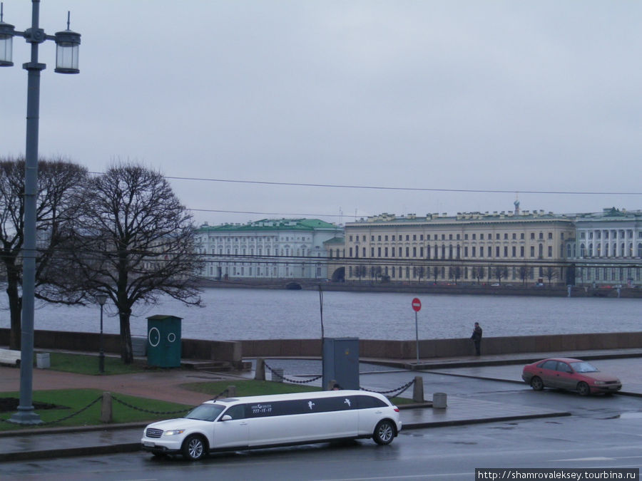 Стрелка Васильевского острова в ожидании зимы Санкт-Петербург, Россия