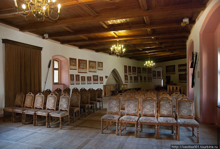 Один из залов замка Локет, Чехия
