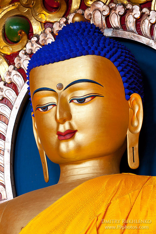 И в качестве бонуса еще две статуи Тибетского буддизма из его столицы — МкЛеодГанджа, Химачал Прадеш
Будда Шакьямуни Лех, Индия