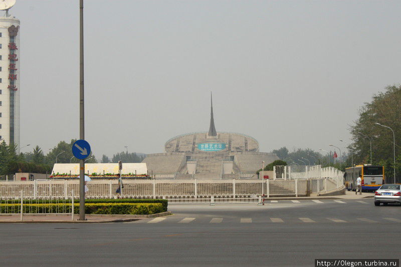 В окрестностях вокзала можно сходить и в музей военной техники Пекин, Китай
