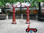 Детская площадка в Швабинге — из пожарных гидрантов