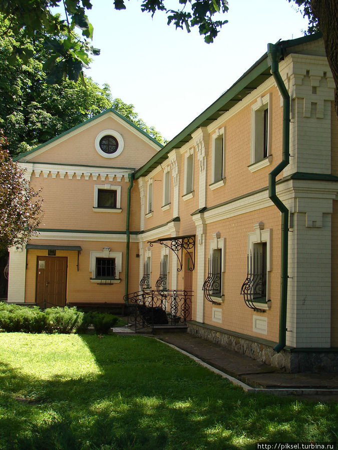 Братское общежитие насельников монастыря Киев, Украина