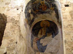 В церкови Святой Софии сохранились фрески, которые находились в течение многих лет под побелкой, нанесенной турками после того как они преобразовали её в мечеть.