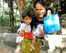 Этому повезло больше — у него есть мать. 
Кстати, в последние годы Камбоджа превратилась в центр торговли детьми, которых продают в рабство, и нередко сами родители, чтобы выжить