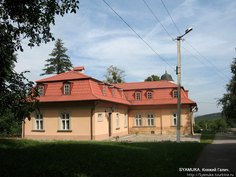 Митрополичьи палаты. Крылос, Украина