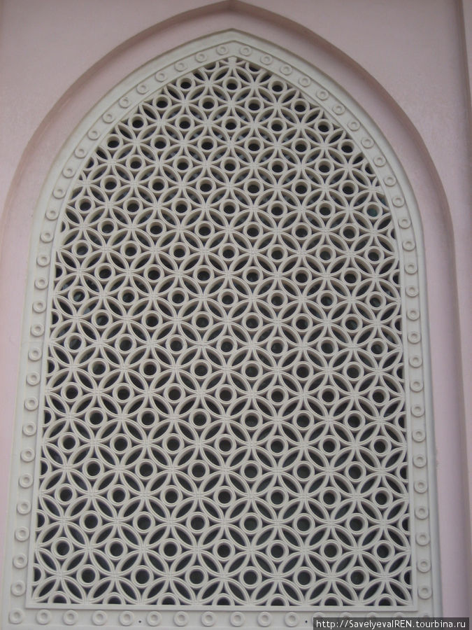Ажурная решетка мечети. Аджман, ОАЭ