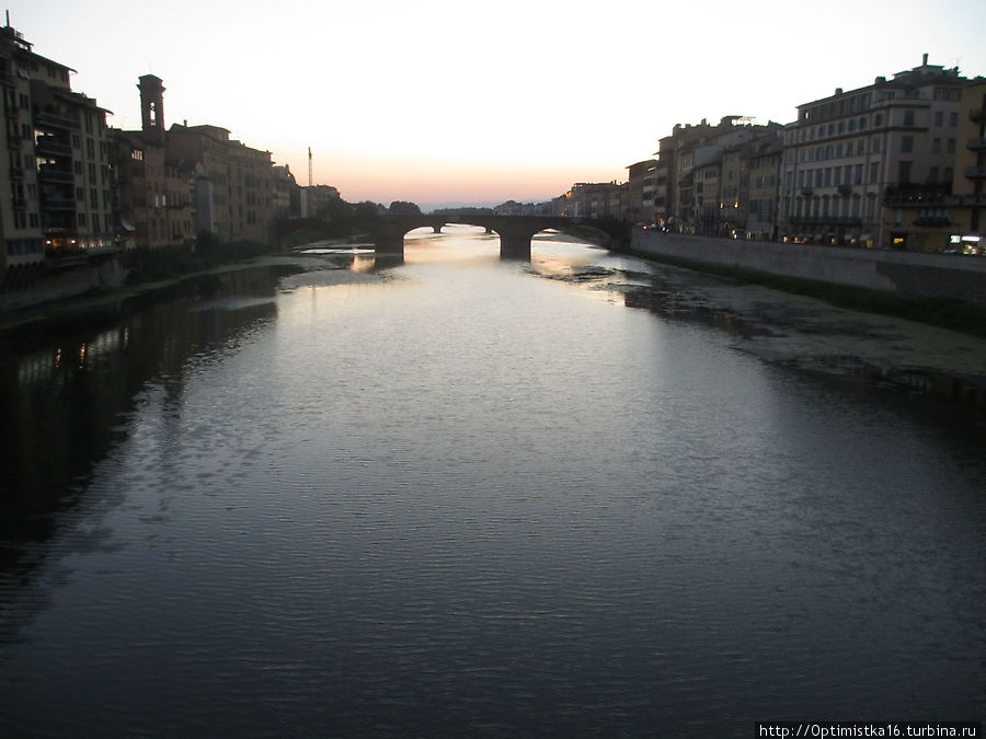 Понте Веккьо на закате дня Флоренция, Италия
