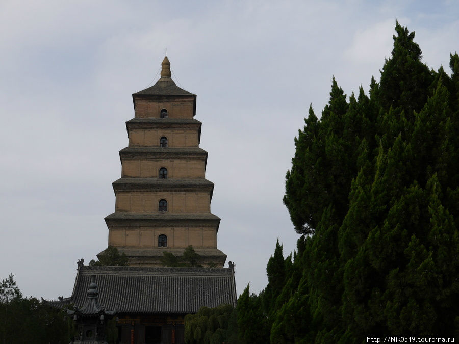 Большая Пагода Диких Гусей - образец красоты в простоте. Сиань, Китай