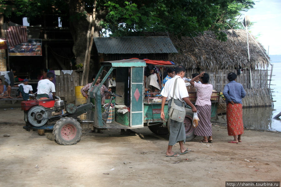 Деревня с пристанью Баган, Мьянма