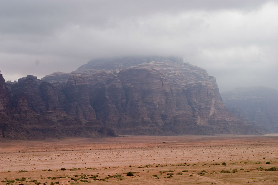 Не только дождь, но и ледяной ветер. В пустыне Пустыня Вади Рам, Иордания