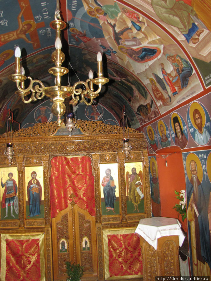 Внутри одной из старых церквей 9-11 веков Остров Крит, Греция