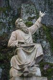 Вяйнемёйнен с гуслями «кантеле» (современная копия скульптора И.Тканена – оригинал был разрушен вандалами)