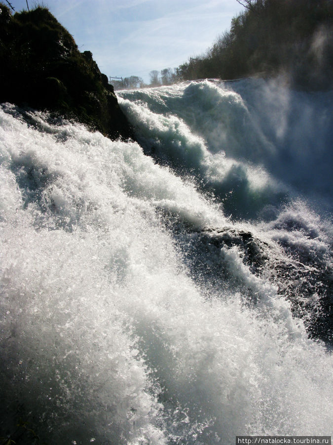 Рейнский водопад в г. Шаффхаузен Шаффхаузен, Швейцария