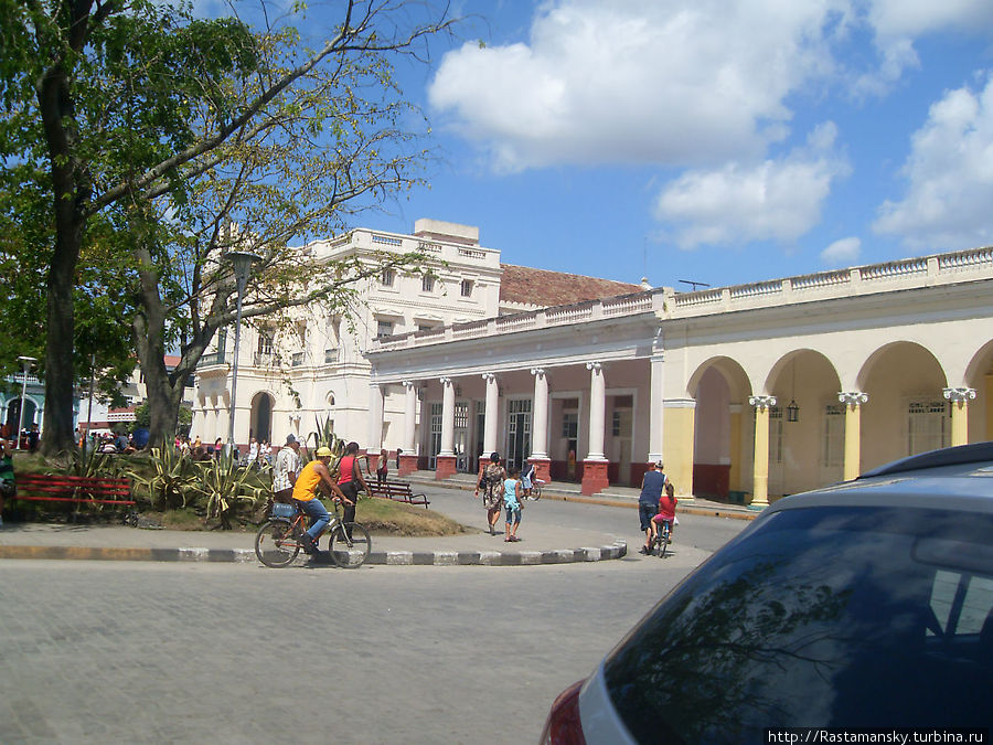 Центральная площать Санты Куба