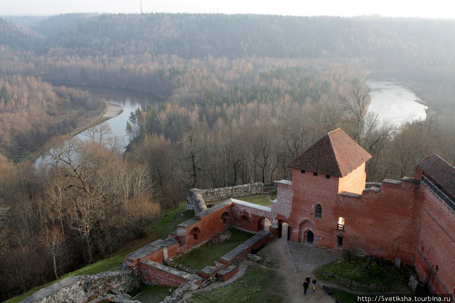 Прекрасный замок в Сигулде Сигулда, Латвия