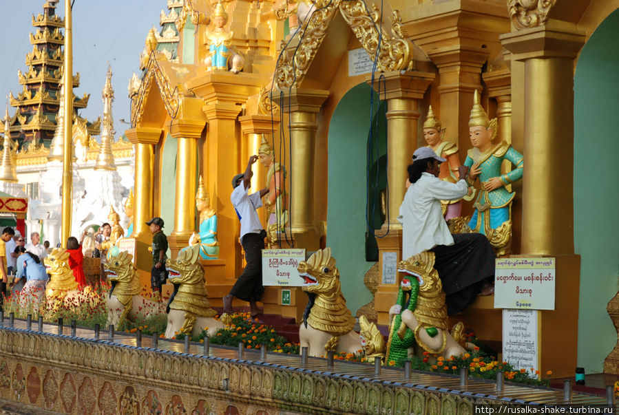 Подготовка к празднику Янгон, Мьянма