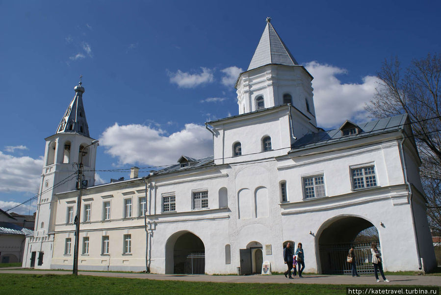 Воротная башня Гостиного двора Великий Новгород, Россия