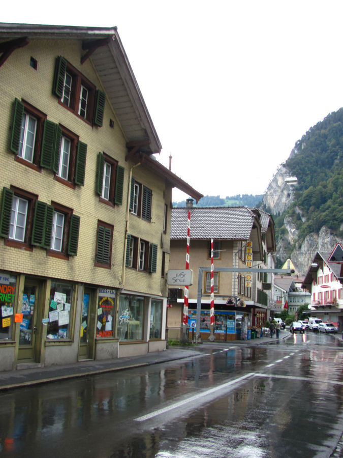 дорога в Старый город Интерлакен, Швейцария