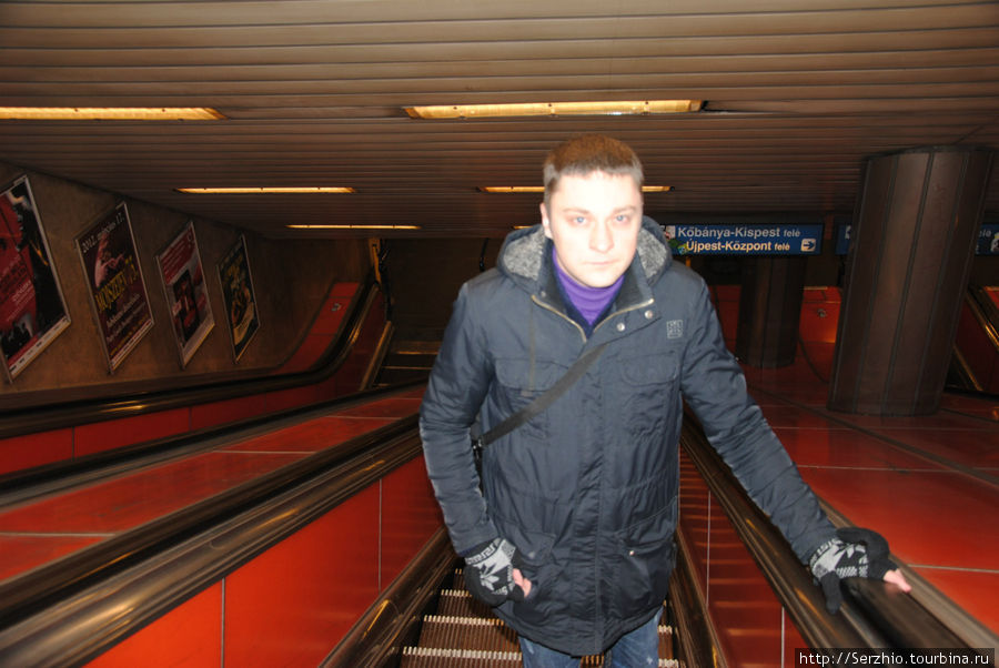 Спускаюсь в метро на Синюю линию №3 Будапешт, Венгрия