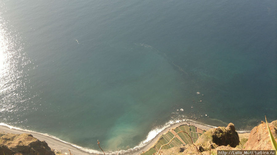 вид прямо вниз с площадки Регион Мадейра, Португалия