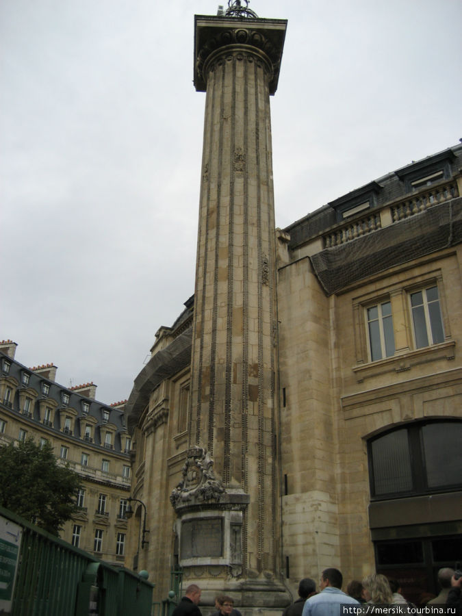 Париж:астрологическая колонна,ухо мира и фонтан Стравинского Париж, Франция