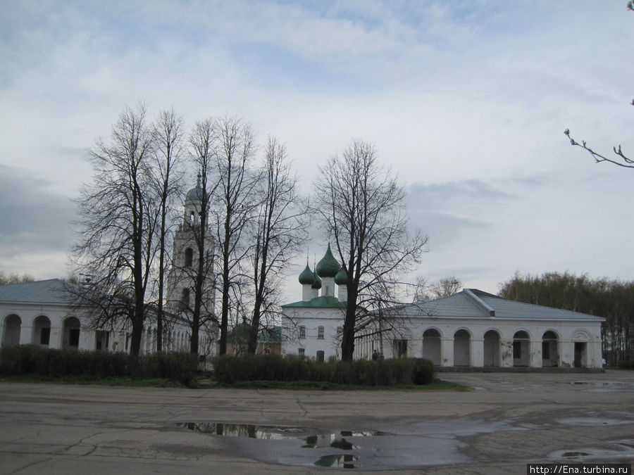 Троицкий собор — украшение просторной площади Свободы Пошехонье, Россия
