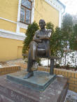 Памятник М.А. Булгакову около его дома