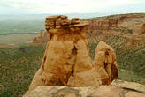 Это скала и есть  главная часть заповедника Национальный монумент Колорадо.