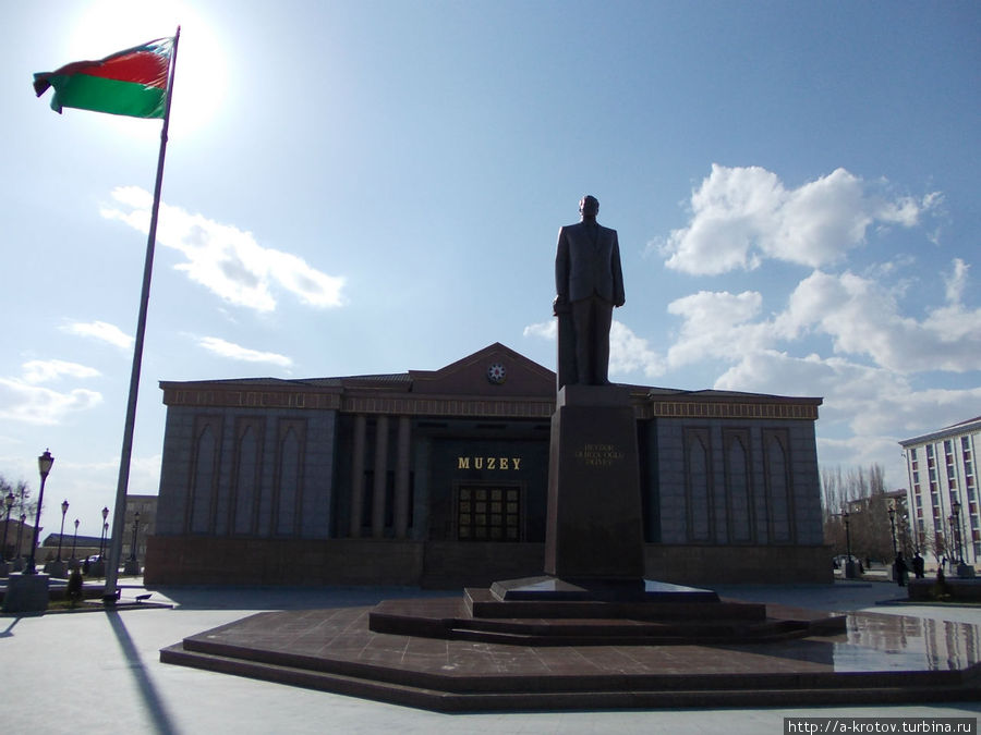 Гейдар Алиев — первый президент Азербайджана — он кажется отсюда Нахичевань, Азербайджан
