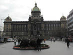 Конная статуя Святого Вацлава на одноимённой площади у Национального музея известна каждому, кто хоть раз побывал в Праге, не говоря уже о жителях чешской столицы