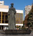 Памятник Леси Украинки.
