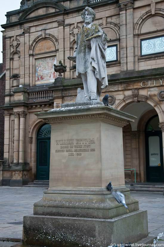 Памятник самому известному художнику Йорка — William Etty RA перед входом в галерею (никогда про такого не слышал). Йорк, Великобритания