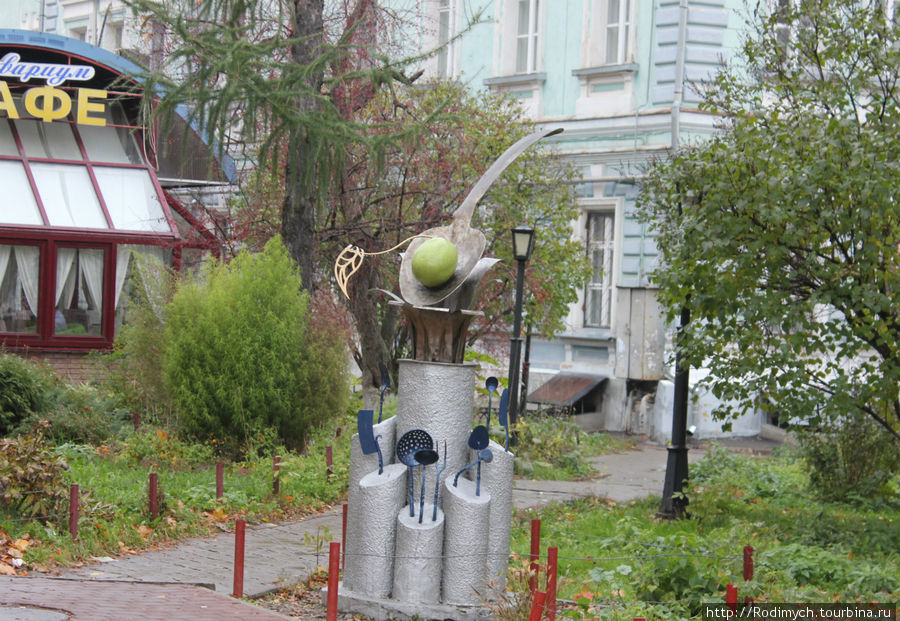 Импровизированный памятник ложке Нижний Новгород, Россия